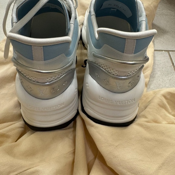 LOUIS VUITTON SNEAKERS - Picture 3 of 3